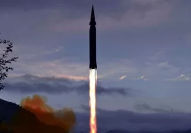 Shimoliy Koreya mamlakat tarixida ilk marta gipertovushli raketa uchirdi фото