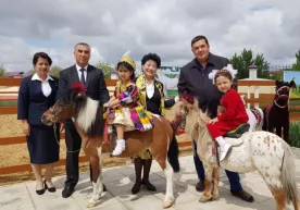 Urganch tumanida poni otlariga ega birinchi bolalar bog‘chasi ish boshladi фото