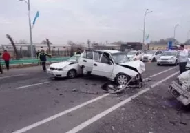 Маст ҳайдовчи бошқарувидаги Matiz қаршисидаги 2 машина билан тўқнашди фото