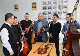 Андижонлик ҳунарманд учта янги мусиқий асбобни яратди фото