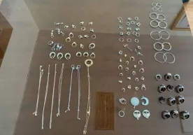 422 грамм заргарлик буюмларини яширинча олиб кириш режаси фош этилди фото