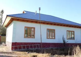 Aliment pullarini evaziga ota farzandlariga uy hadya qildi фото