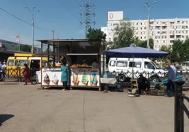 Қорни оч одам фото