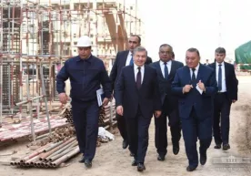 Shavkat Mirziyoyevning “Navoiyazot”ga amalga oshirgan tashrifi (video) фото