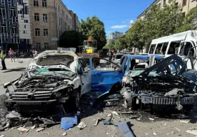Харкив бўйлаб зарба берилди. Авиабомбалардан бири турар жой биносига тушди (фото) фото