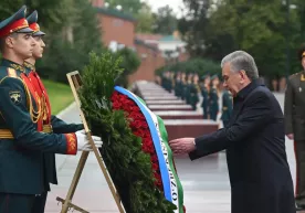 Mirziyoyev Moskvadagi Noma’lum askar qabriga gul qo‘ydi (video) фото