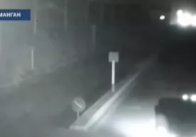 Namanganda tunda yo‘lda o‘tirgan mast fuqaroni KAMAZ urib ketdi (video) фото