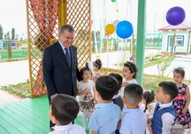 Шавкат Мирзиёев Оҳангарондаги боғчага борди фото