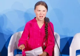 «Орзуларим ва болалигимни ўғирладингиз» — Швециялик қизалоқ дунё сиёсатчиларини сафсатабозликда айблади фото