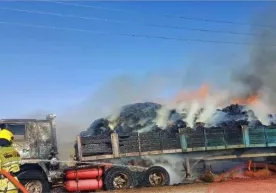 Qashqadaryoda somon bog‘lami ortilgan «KAMAZ» yonib ketdi фото