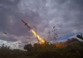 Зеленский Украинада ишлаб чиқарилган қуролларни кўрсатди (видео) фото