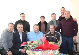 O‘zbekiston boks federatsiyasi a’zolari Rufat Risqiyev xonadoniga tashrif buyurdi (foto) фото