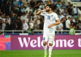 Masharipov Qirg‘iziston bilan o‘yinda raqib o‘yinchisi qizil olganini bilmagan ekan фото