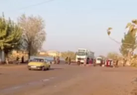 Surxondaryoda yaroqsiz yo‘ldan norozi bo‘lgan aholi yo‘lni to‘sdi фото