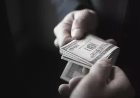 Bo‘stonliqda IIB jinoyat qidiruv bo‘limi boshlig‘iga 1000 dollar pora berishga uringan shaxs qo‘lga olindi фото