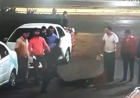 Ikki kishi bo‘lib bir yigitga qo‘qqisdan hujum qilib, do‘pposlashdi ( video) фото