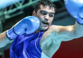 Odiljon Aslonov professional boksdagi 2-jangida belaruslik raqibidan ustun keldi фото