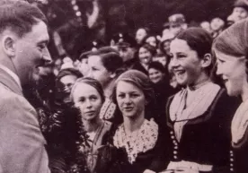 Gitler yonidagi 15 ta qiz. Nega ular har kuni yig‘lashgan? фото