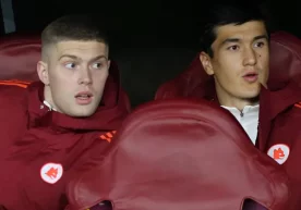 Strange duel: Eldor Shomurodov or Artyom Dovbik? фото