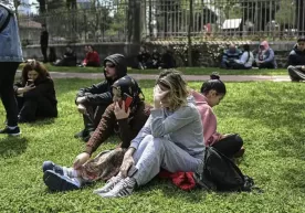 Turkiyada sodir bo‘lgan kuchli zilzila sabab 151 kishi binolardan sakragan фото