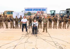 «Bayden inqirozi» bilan kurashish uchun. Texas Meksika bilan chegarada harbiy baza quradi фото