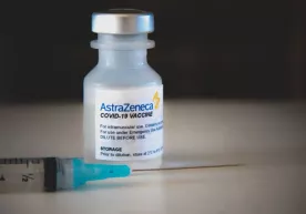 Бир қатор давлатларда AstraZeneca вакцинаси билан эмлаш тўхтатилди. Ўзбекистон бу вакцинадан фойдаланадими? фото