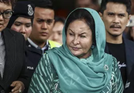 Malayziya sobiq bosh vazirining rafiqasi 23 mln dollarga taqinchoq sotib olgan фото
