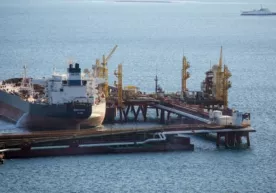 Россия санкциялар остида нефт сотиш учун «яширин флот»ини тузган фото