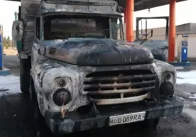 Bektemirdagi avtomobillarga gaz quyish shoxobchasida yongʻin yuz berdi фото
