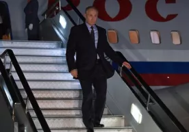 Vladimir Putin Toshkent xalqaro aeroportiga yetib keldi фото