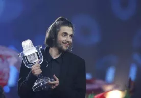 "Evrovidenie" musiqa tanlovida og‘ir yurak xastaligiga ega qo‘shiqchi g‘olib bo‘ldi фото