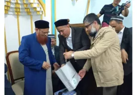 Шайх Муҳаммад Тақий Усмоний камтарликларидаги салобат фото
