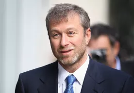 Роман Абрамович заҳарлангани айтилмоқда, у ҳатто кўриш қобилиятини йўқотган фото