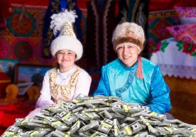 Қозоғистонликлар дабдабали тўй ортидан қандай қарзга ботади? фото