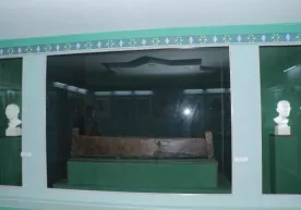 Самарқанддаги кўргазмада Амир Темурнинг арчадан ясалган тобути намойиш этилади фото