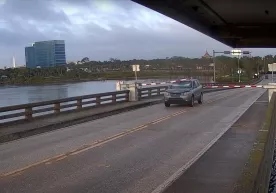 Hyundai’da ko‘tarma ko‘prikdan sakrab o‘tgan amerikalik haydovchi фото