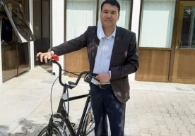 Ishxonaga velosipedda qatnayotgan deputat «okalar»ga tagdor gap qildi фото