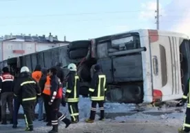 Туркияда автобус ағдарилиб кетиши оқибатида болалар ҳалок бўлди ва жабрланди фото