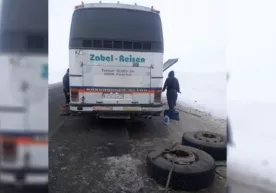 Aqto‘beda ichida 53 nafar o‘zbekistonlik bo‘lgan avtobus buzilib qoldi (foto) фото