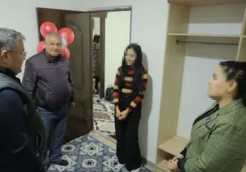 Ота ўз оиласи хонадонига яшаш учун киритилди фото