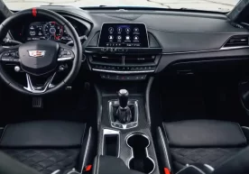 Cadillac АҚШ махсус хизмати ходимларига механик узатмали автомобилларни бошқаришни ўргатади фото
