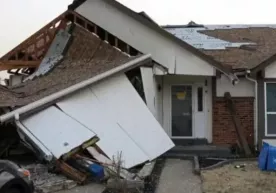 A powerful tornado hit the US, killing dozens (photo) фото