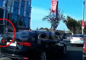 Toshkentda Matiz belgilanmagan joydan o‘tayotgan 64 yoshli ayolni urib yubordi (video) фото