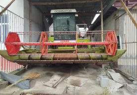 Elektrdan foydalanib pulini to‘lamagan fermer xo‘jaligining kombayni xatlab qo‘yildi фото