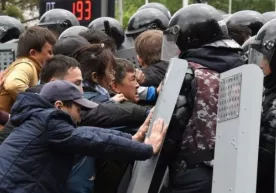 Қозоғистона норозилик намойишларда мингга яқин киши қўлга олинди (видео) фото
