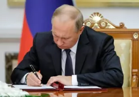 Путин Конституцияга ўзгартиришлар киритиш тўғрисидаги фармонни имзолади фото