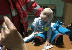 Киевда маст ҳолатдаги аёл 9 ойлик боласини метро ёнига ташлаб кетди фото