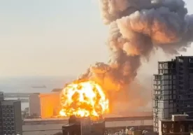 Байрутдаги портда юз берган портлашнинг турли нуқталардан кўриниши ва хронологияси фото