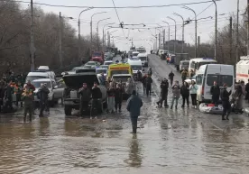 Suv bosgan Orskda yordam talab qilgan aholi mitingga chiqdi фото