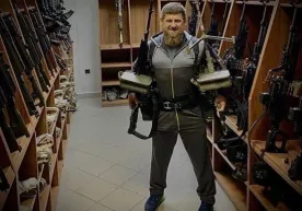 Қодиров пулемётли фотосурати билан Помпеога жавоб қайтарди фото